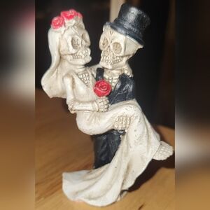 Skeleton Bride and Groom Figurine
